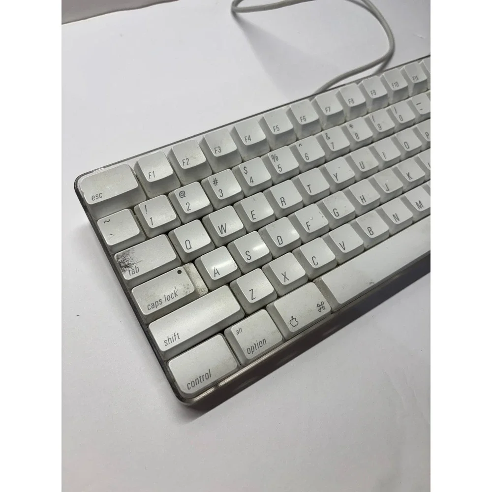 2003 Apple Keyboard A1048